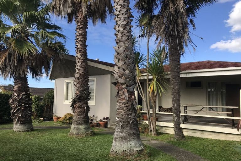 Photo of property in 11 Roberts Road, Te Atatu South, Auckland, 0610