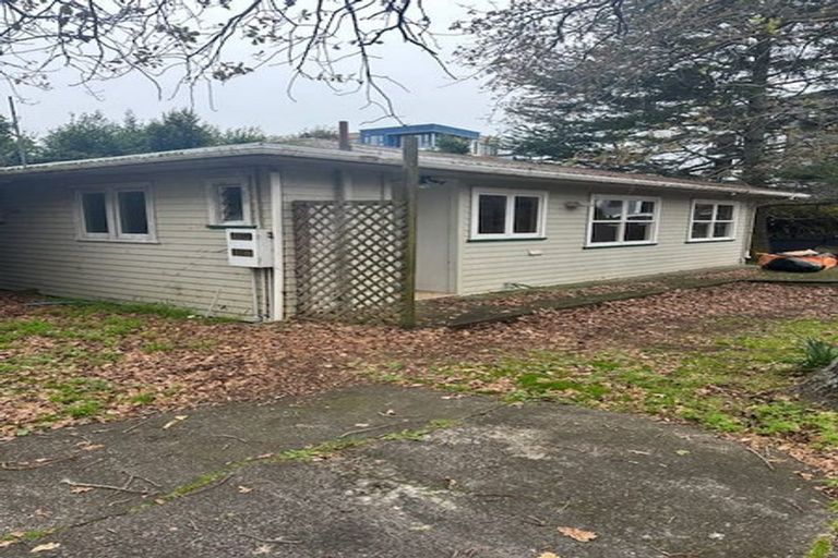 Photo of property in 190a Lake Road, Northcote, Auckland, 0627