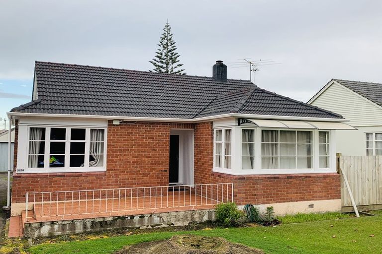 Photo of property in 3154 Great North Road, New Lynn, Auckland, 0600