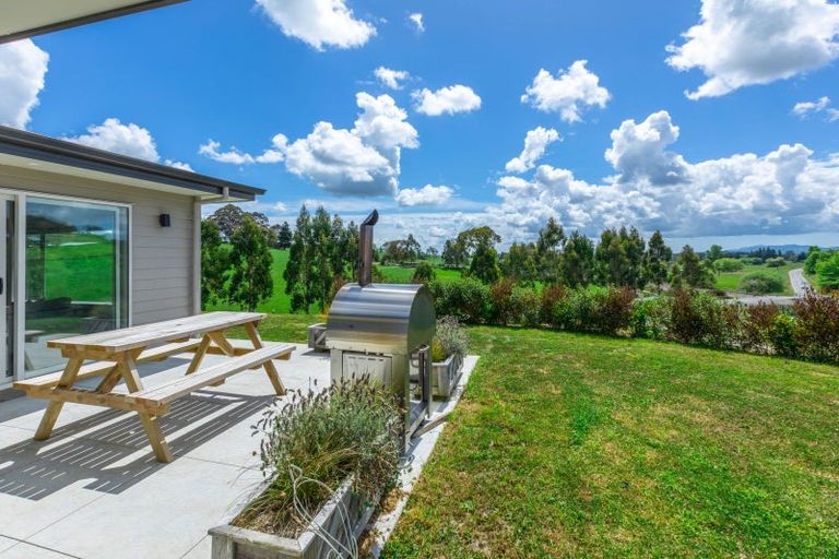 Photo of property in 100 Racecourse Road, Waipawa, 4210