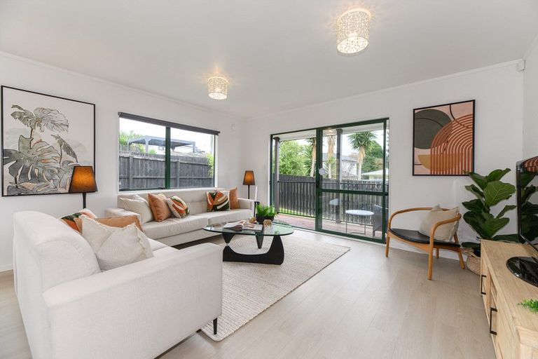 Photo of property in 43a Golf Road, New Lynn, Auckland, 0600
