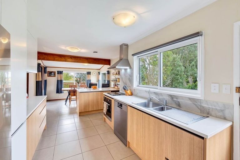 Photo of property in 4 Seabar Place, Glen Eden, Auckland, 0602