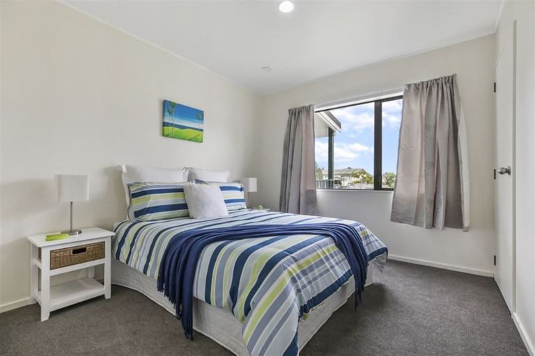 Photo of property in 29 Loughanure Place, Massey, Auckland, 0614