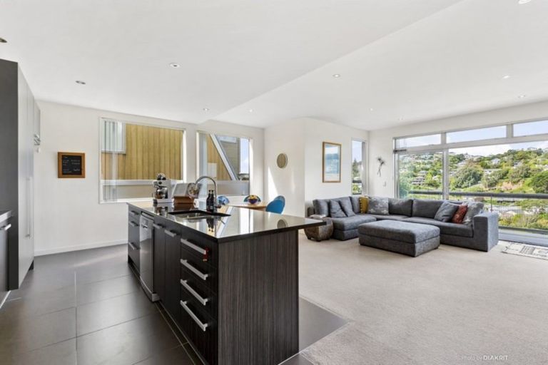 Photo of property in 77 Tiketike Way, Brooklyn, Wellington, 6021