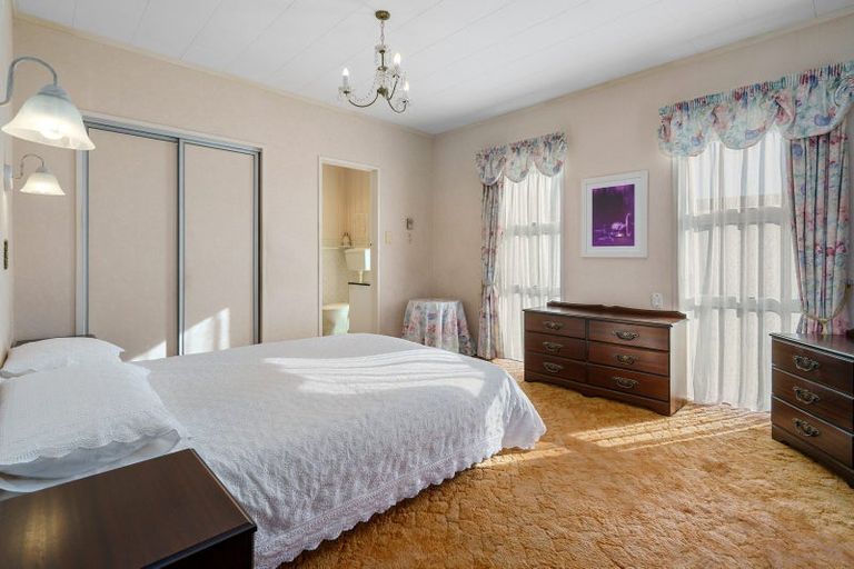 Photo of property in 6 Woodstock Crescent, Leamington, Cambridge, 3432