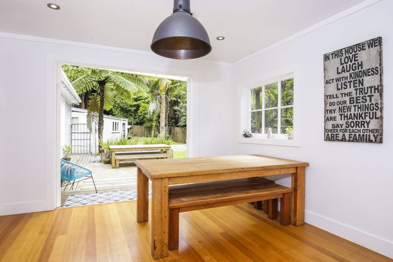 Photo of property in 263 Huia Road, Titirangi, Auckland, 0604