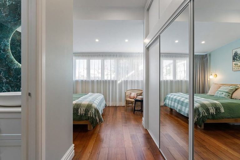 Photo of property in 33 Queen Street, Mount Victoria, Wellington, 6011