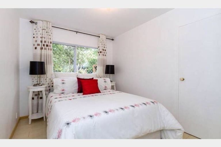 Photo of property in 2/2 Pine Street, New Lynn, Auckland, 0600