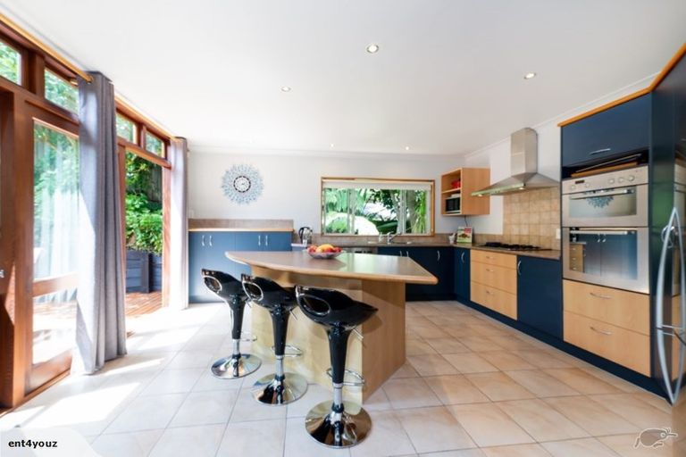 Photo of property in 14 Chamari Close, Titirangi, Auckland, 0604