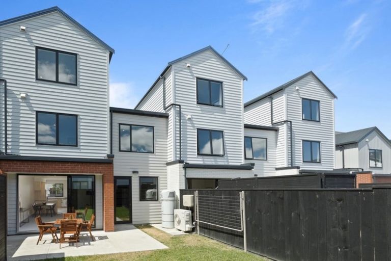 Photo of property in 61 Mapou Road, Hobsonville, Auckland, 0616