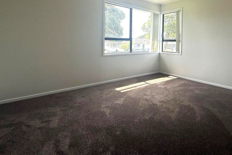 Photo of property in 1 Heathberry Close, Papatoetoe, Auckland, 2025