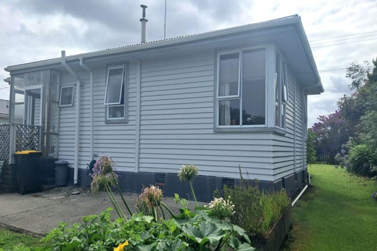 Photo of property in 162 Queen Street, Westport, 7825