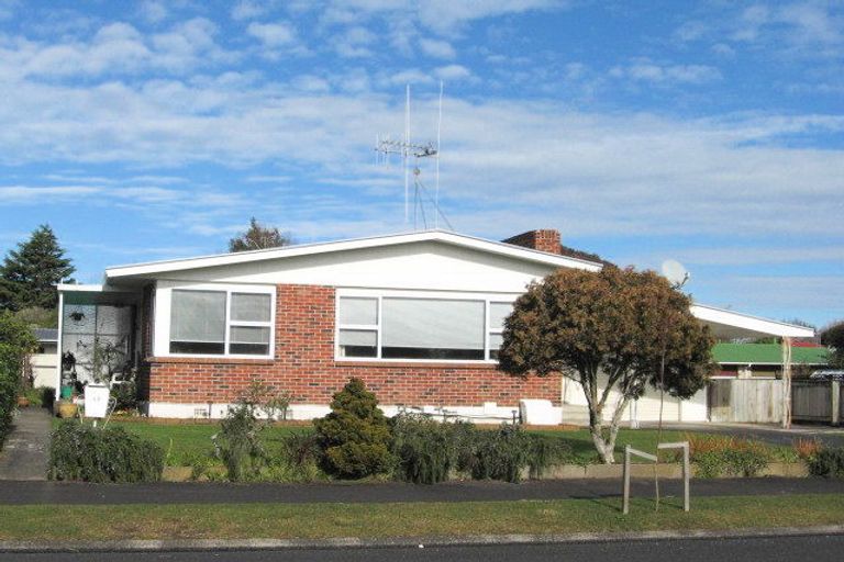 Photo of property in 17 Kensington Place, Fairfield, Hamilton, 3214