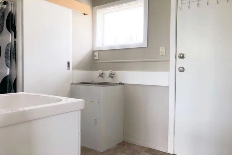 Photo of property in 3/68 Rua Road, Glen Eden, Auckland, 0602