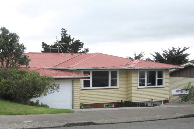 Photo of property in 32b Bancroft Terrace, Newlands, Wellington, 6037