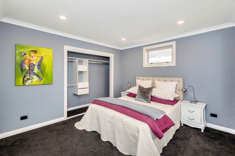 Photo of property in 52 Roberts Road, Te Atatu South, Auckland, 0610