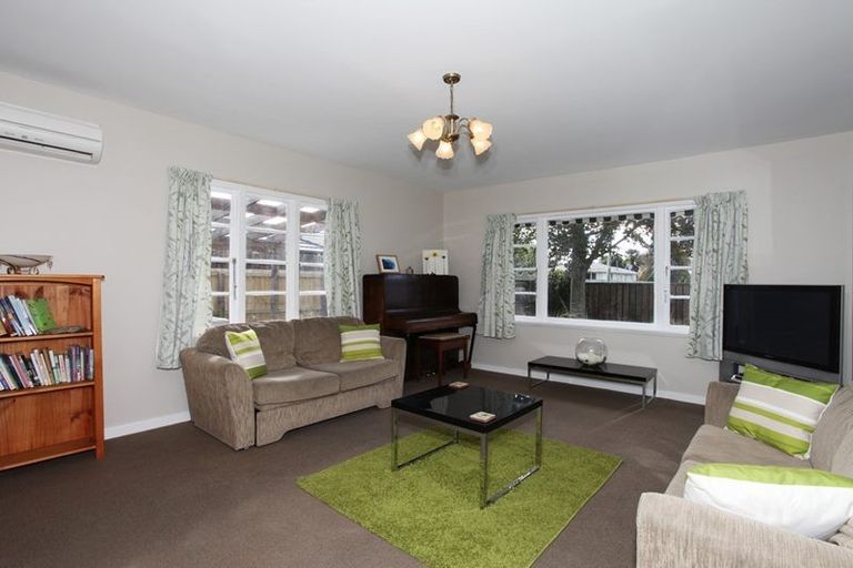 Photo of property in 10 Dinton Street, Russley, Christchurch, 8042