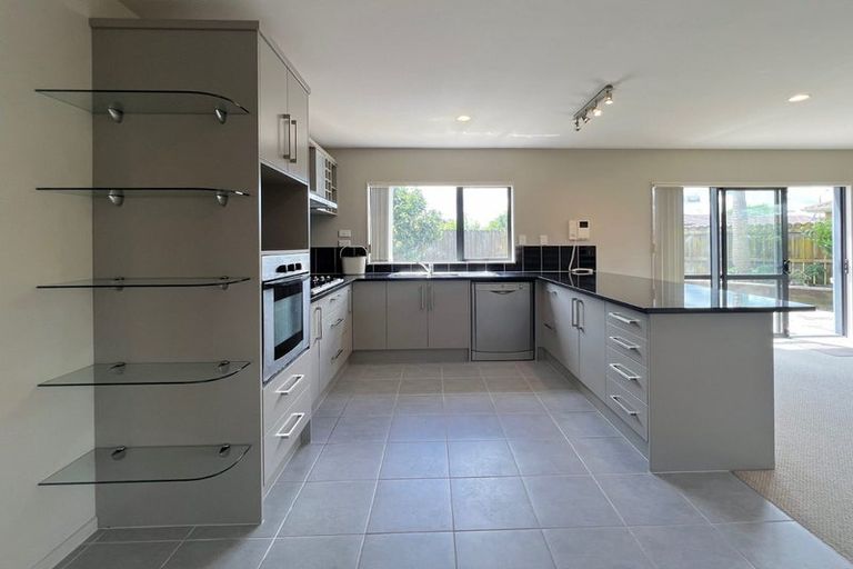 Photo of property in 28 Innisowen Place, Flat Bush, Auckland, 2019