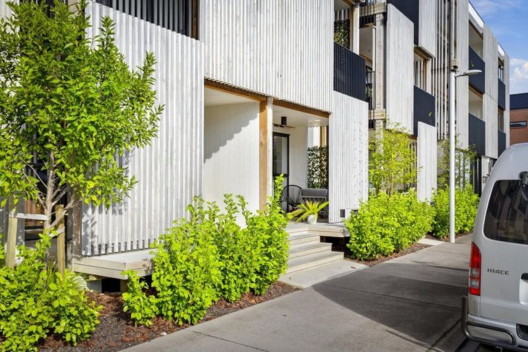 Photo of property in 2/165 Hobsonville Point Road, Hobsonville, Auckland, 0616