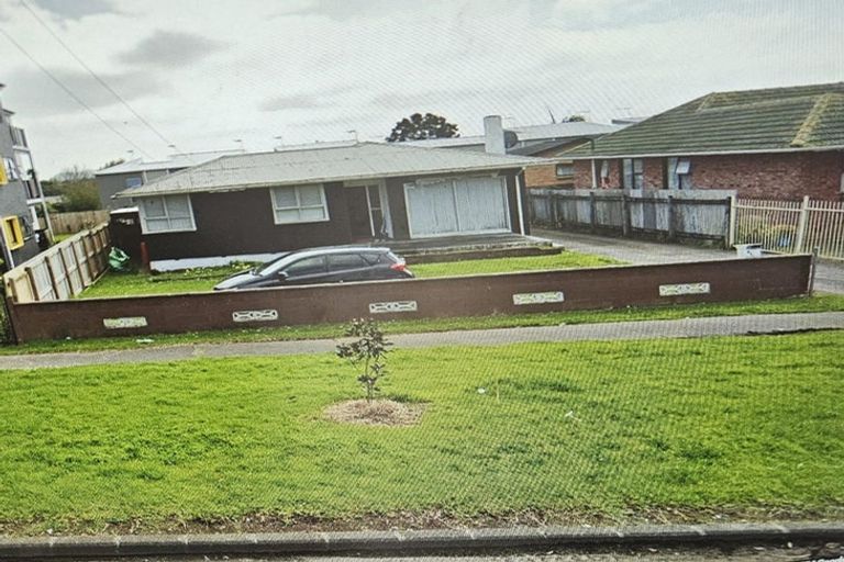 Photo of property in 525 Massey Road, Mangere, Auckland, 2022