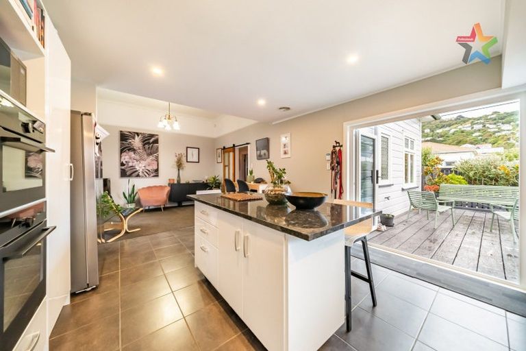 Photo of property in 6 Wha Street, Lyall Bay, Wellington, 6022