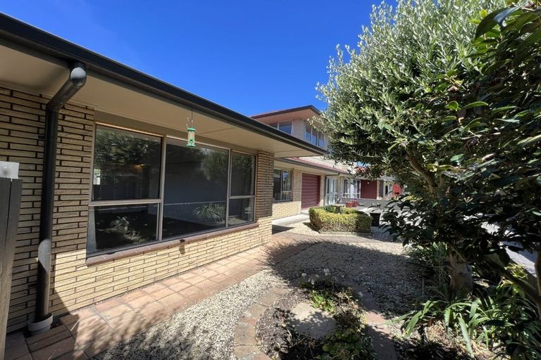 Photo of property in 39 Searells Road, Strowan, Christchurch, 8052