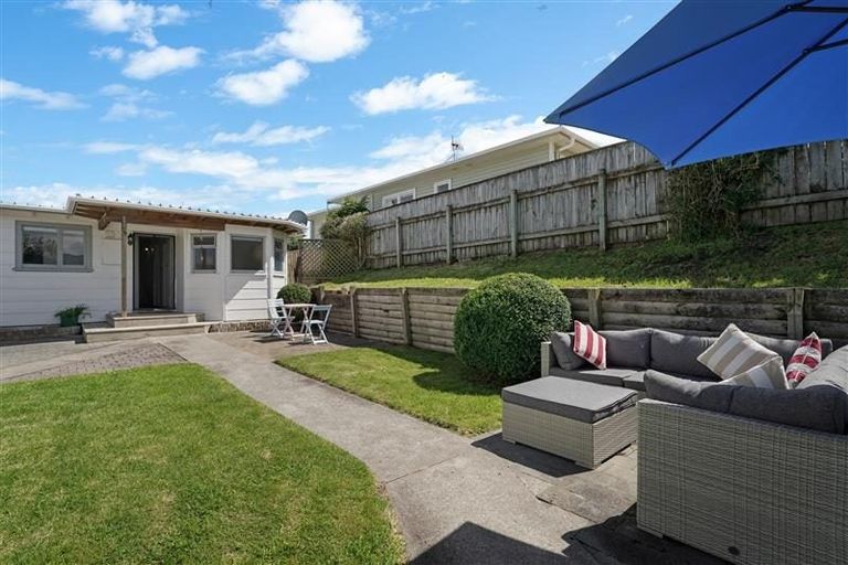 Photo of property in 36 Gray Avenue, Paraparaumu Beach, Paraparaumu, 5032