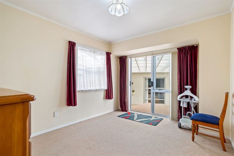 Photo of property in 1 Edgewood Way, Henderson, Auckland, 0612