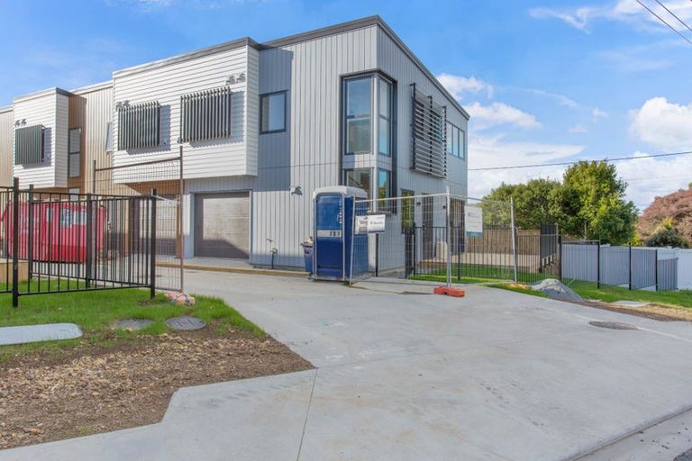 Photo of property in 9/196 Royal Road, Massey, Auckland, 0614