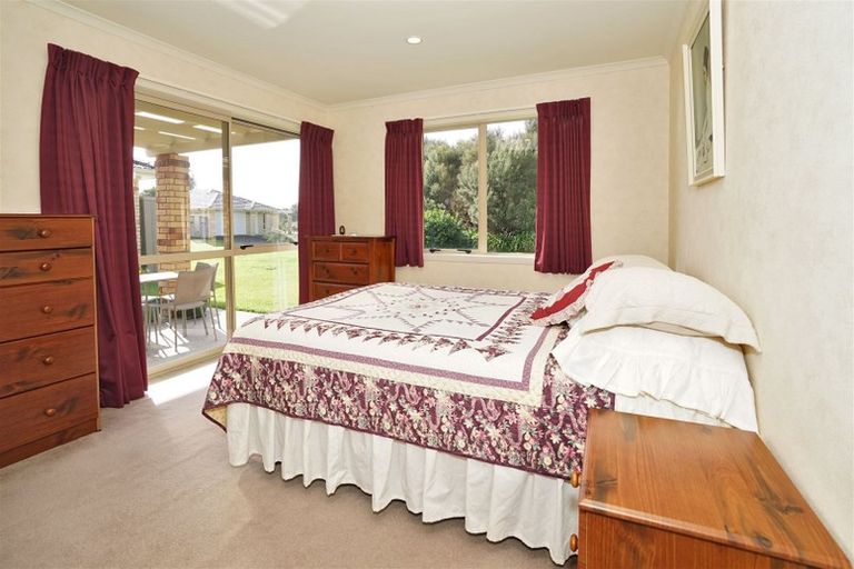 Photo of property in 37 Sovereign Isle Lane, Rototuna, Hamilton, 3210