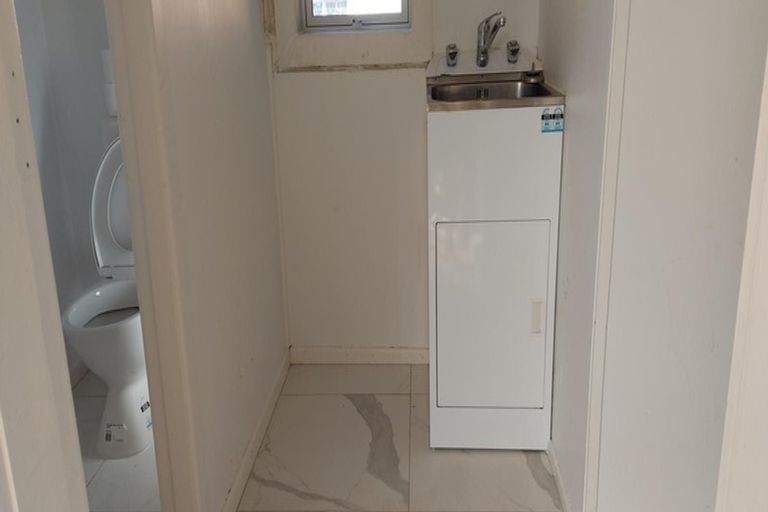 Photo of property in 185 Te Atatu Road, Te Atatu South, Auckland, 0610