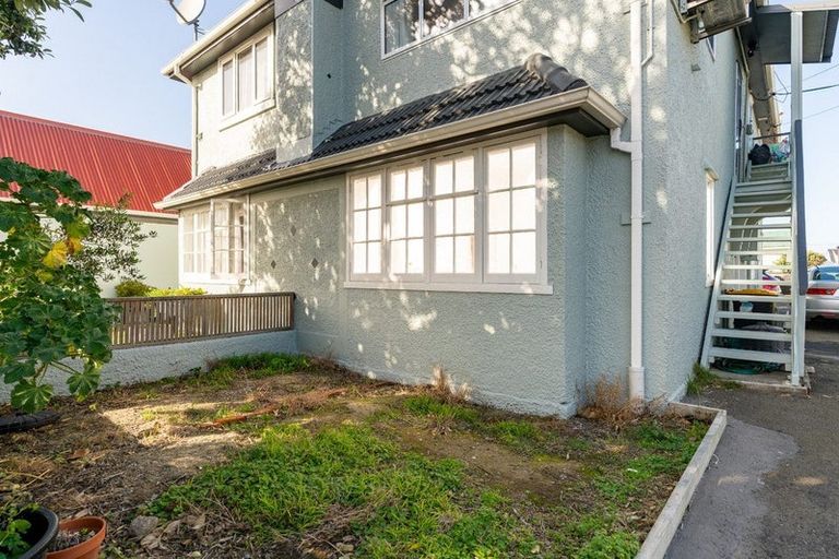 Photo of property in 42c Apu Crescent, Lyall Bay, Wellington, 6022