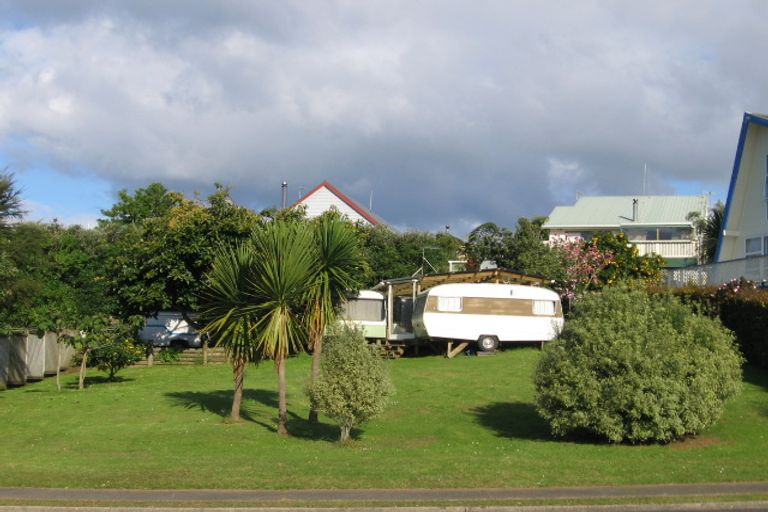 Photo of property in 122 Onemana Drive, Onemana, Whangamata, 3691