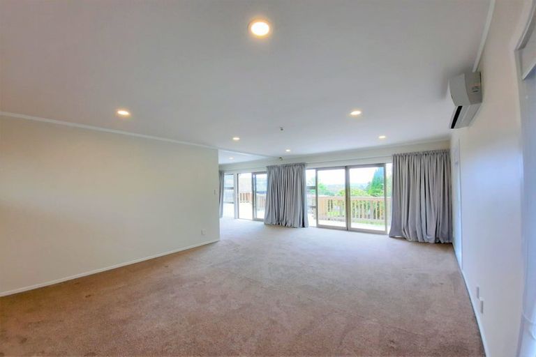 Photo of property in 7 Leewood Place, Pakuranga Heights, Auckland, 2010
