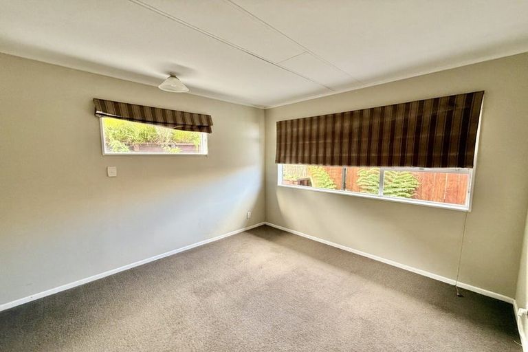 Photo of property in 17a Castle Crescent, Stokes Valley, Lower Hutt, 5019