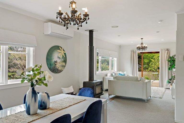 Photo of property in 5 Grovelands Way, Titirangi, Auckland, 0604