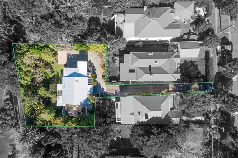 Photo of property in 10a Waterview Road, Stanley Point, Auckland, 0624