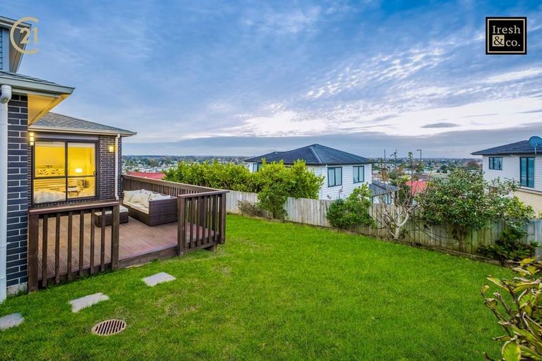 Photo of property in 33 Kirikiri Drive, Papakura, 2110