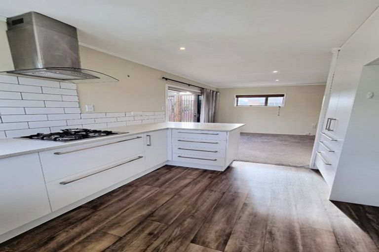 Photo of property in 9b Thorburn Avenue, Red Beach, 0932