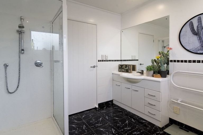 Photo of property in 7 San Vito Place, Henderson, Auckland, 0612