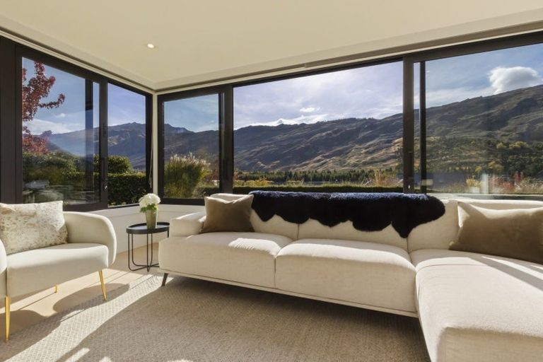 Photo of property in 2 Owen Marshall Lane, Arrowtown, 9371
