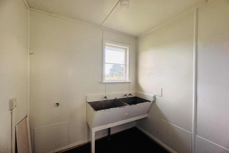 Photo of property in 19 Carson Street, Castlecliff, Whanganui, 4501