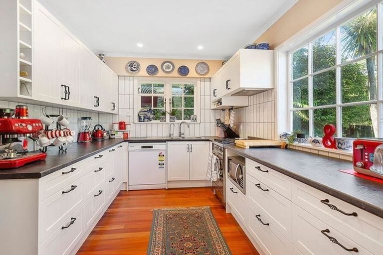 Photo of property in 60 Simla Crescent, Khandallah, Wellington, 6035