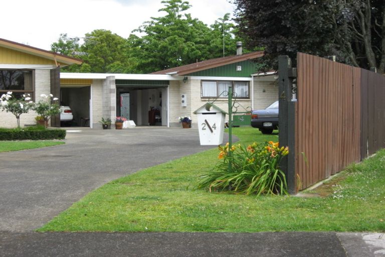 Photo of property in 1/4 Lionel Sharp Place, Pukekohe, 2120