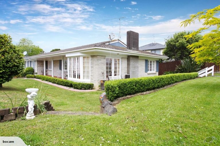 Photo of property in 2/27 Nui Mana Place, Te Atatu South, Auckland, 0610