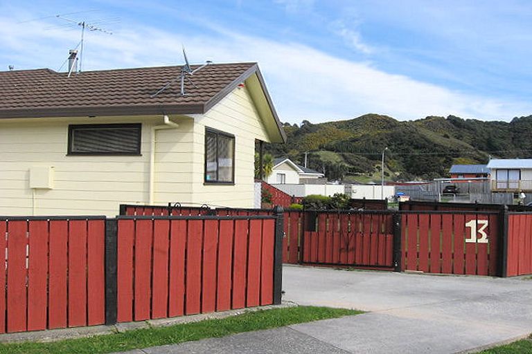 Photo of property in 13 Grimsby Grove, Wainuiomata, Lower Hutt, 5014