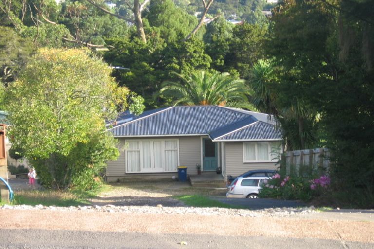 Photo of property in 32 Pupuke Road, Hillcrest, Auckland, 0627