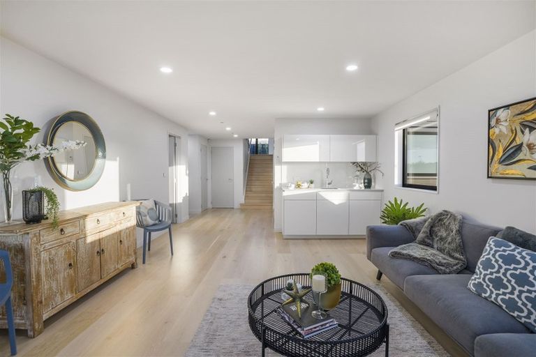 Photo of property in 102b Mellons Bay Road, Mellons Bay, Auckland, 2014