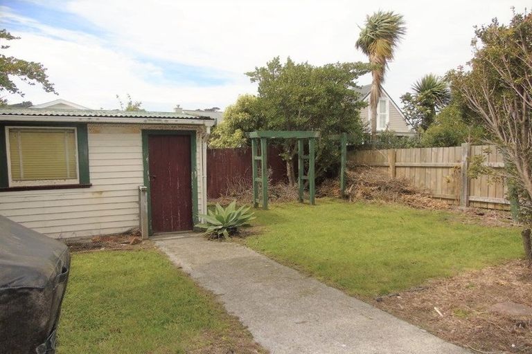 Photo of property in 83 Eden Street, Island Bay, Wellington, 6023
