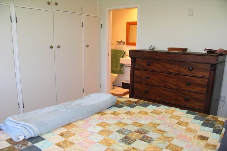 Photo of property in 6 Tybalt Street, Stratford, 4332